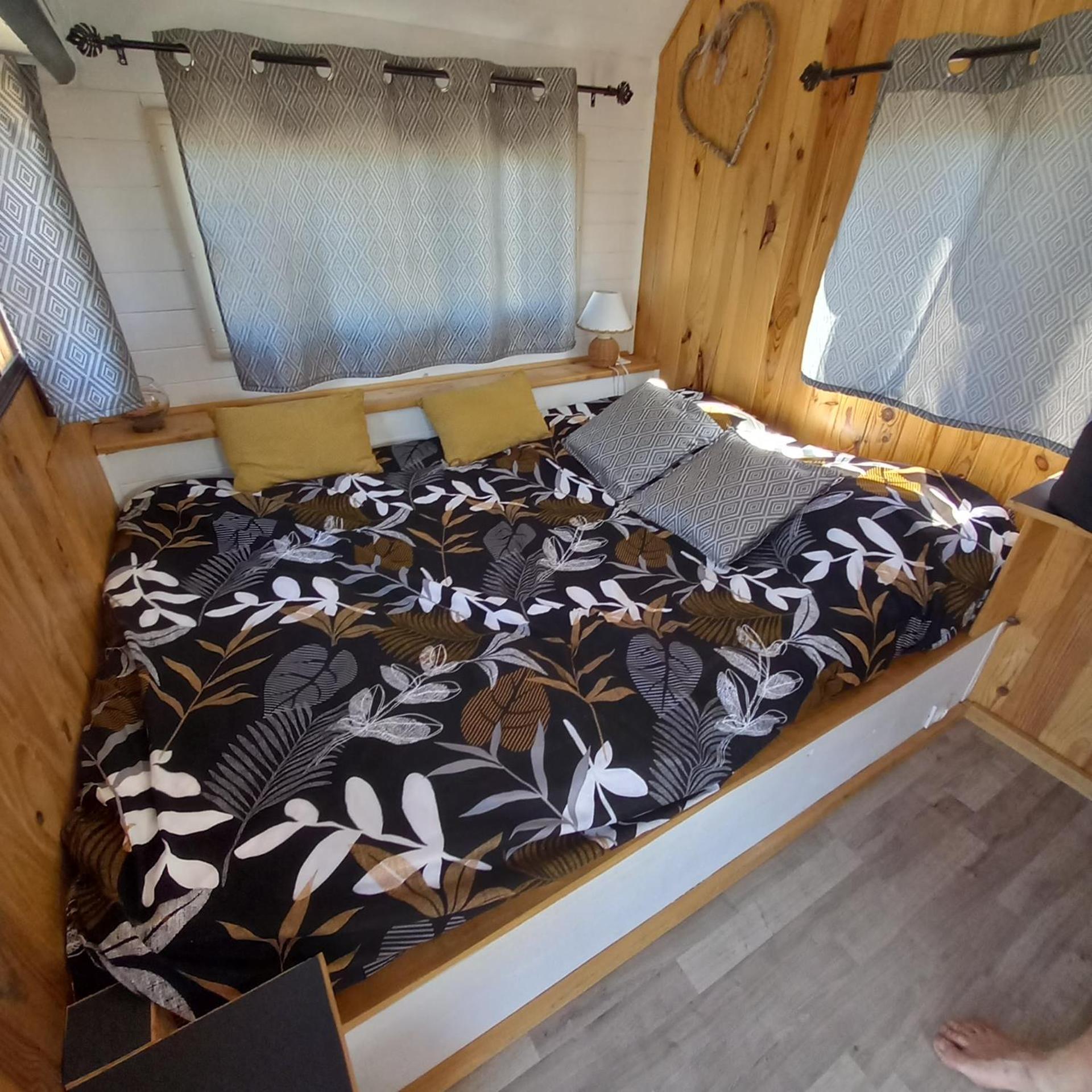 Camping Car Vintage Saint-Barthelemy-le-Plain 외부 사진