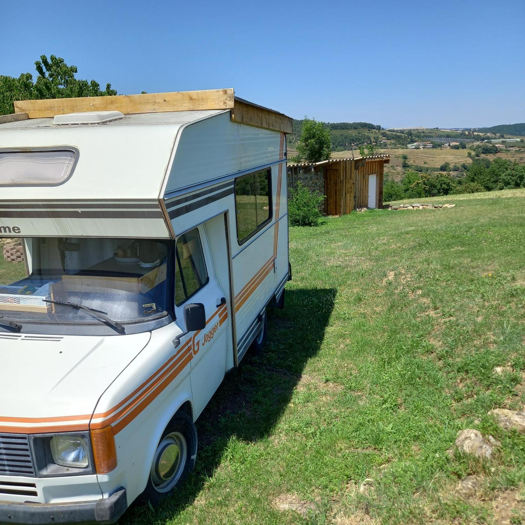 Camping Car Vintage Saint-Barthelemy-le-Plain 외부 사진