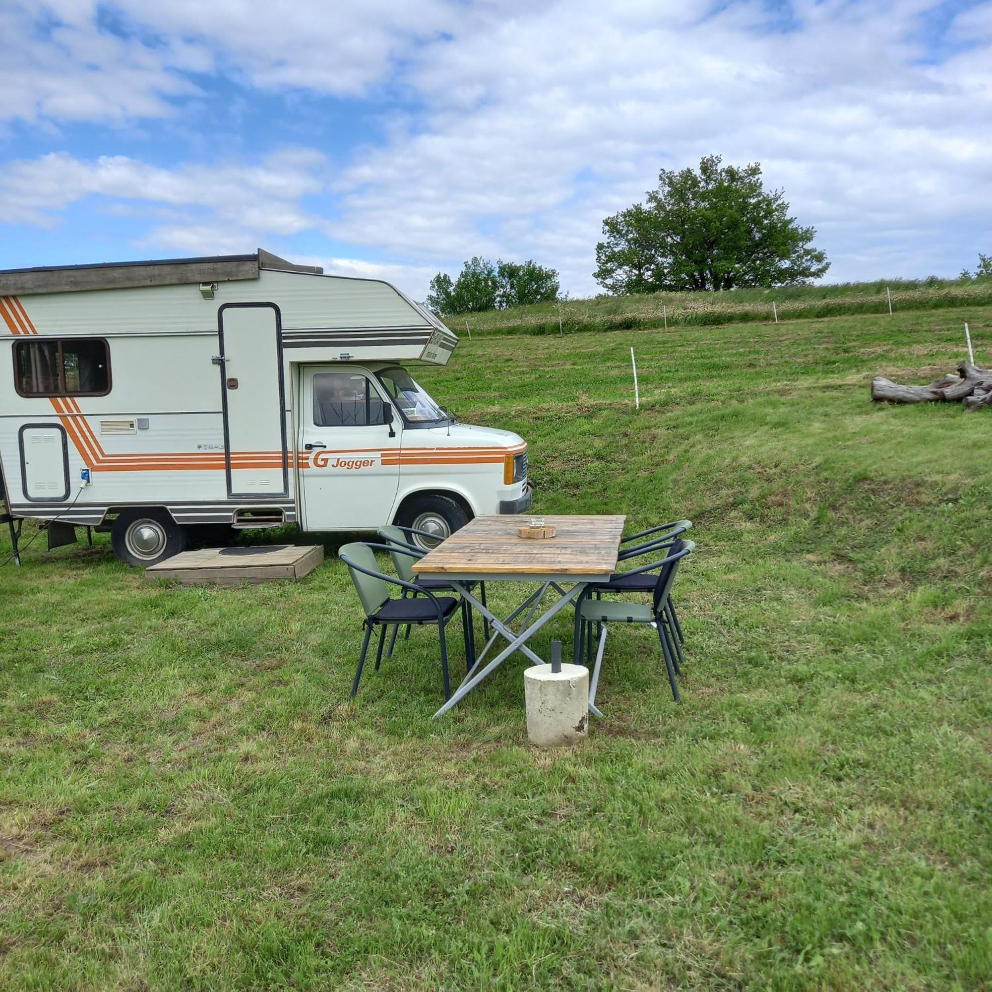 Camping Car Vintage Saint-Barthelemy-le-Plain 외부 사진
