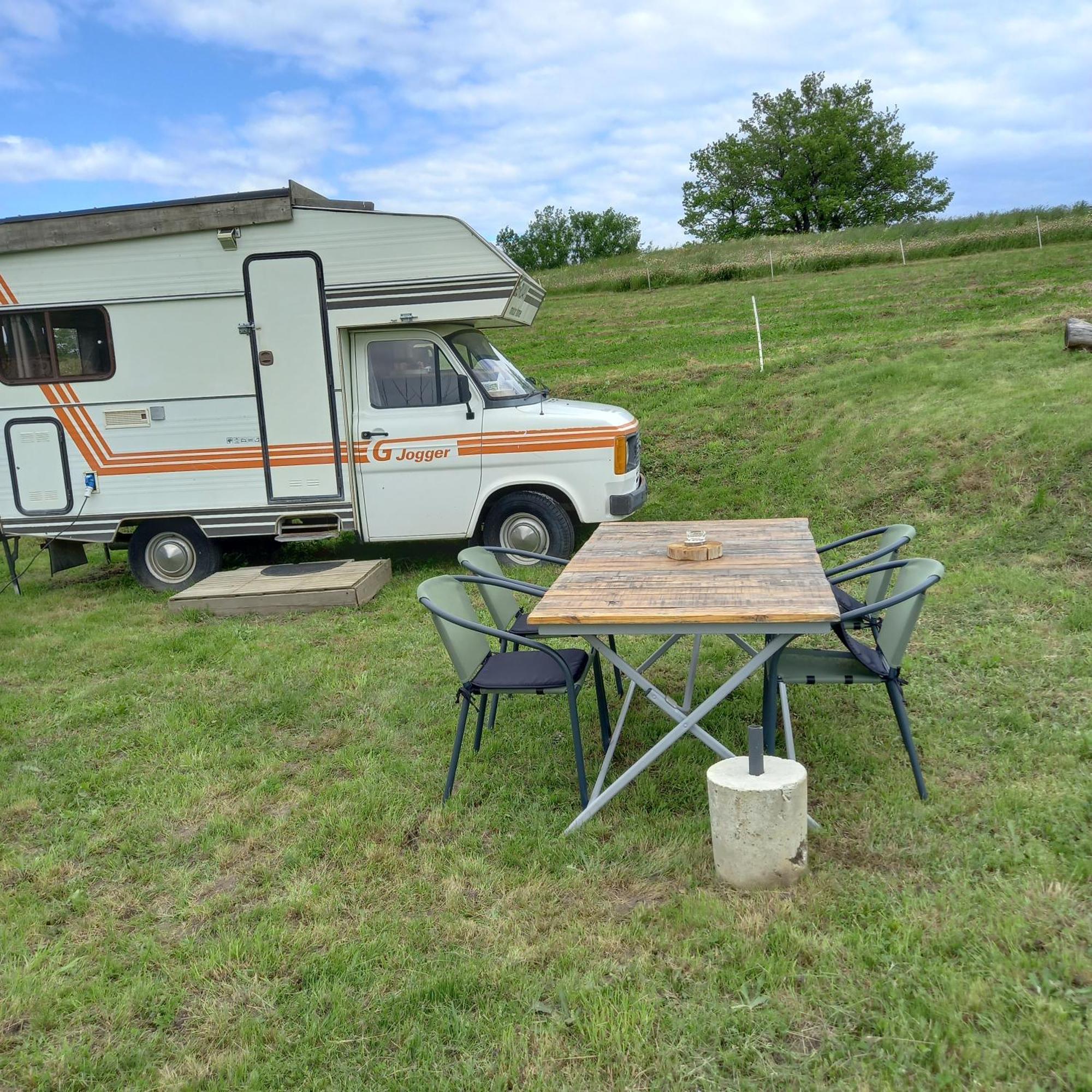 Camping Car Vintage Saint-Barthelemy-le-Plain 외부 사진