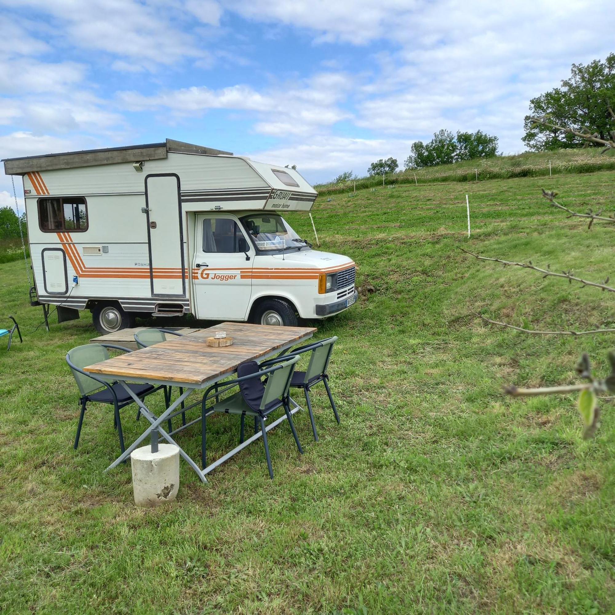 Camping Car Vintage Saint-Barthelemy-le-Plain 외부 사진